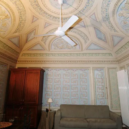 ホテル Antico Casale Di Montegualandro トゥオーロ・スル・トラジメーノ